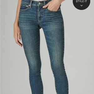 LUCKY BRAND MID RISE AVA SKINNY JEAN
Color: LYELL Inseam: 27, Size 12/31A